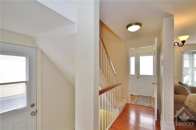 1041 Barwell Avenue, Home with 3 bedrooms, 3 bathrooms and 6 parking in Ottawa ON | Image 15