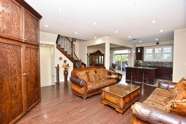 19 Mccardy Crt, House attached with 4 bedrooms, 3 bathrooms and 4 parking in Caledon ON | Image 4
