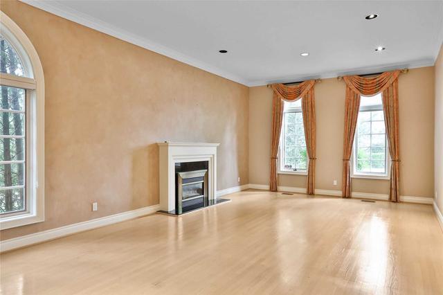 9 Berkindale Cres, House detached with 5 bedrooms, 8 bathrooms and 11 parking in Toronto ON | Image 2