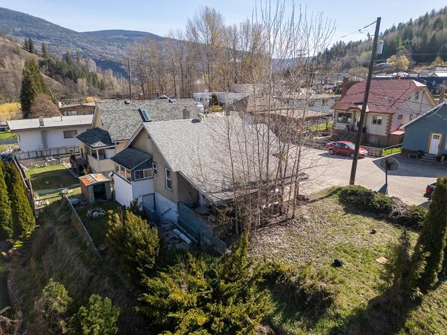 217 Currie Street, House detached with 2 bedrooms, 1 bathrooms and null parking in Warfield BC | Image 29