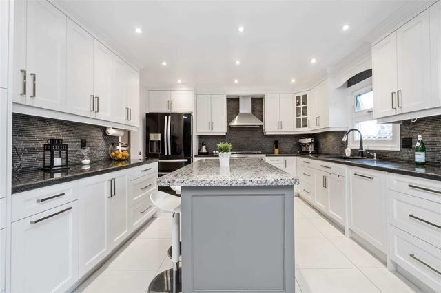 67 Mill Arbour Lane, House detached with 5 bedrooms, 4 bathrooms and 6 parking in Vaughan ON | Image 3
