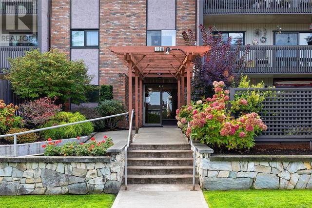 110 - 130 Sunningdale Rd E, Condo with 2 bedrooms, 1 bathrooms and 1 parking in Qualicum Beach BC | Image 1