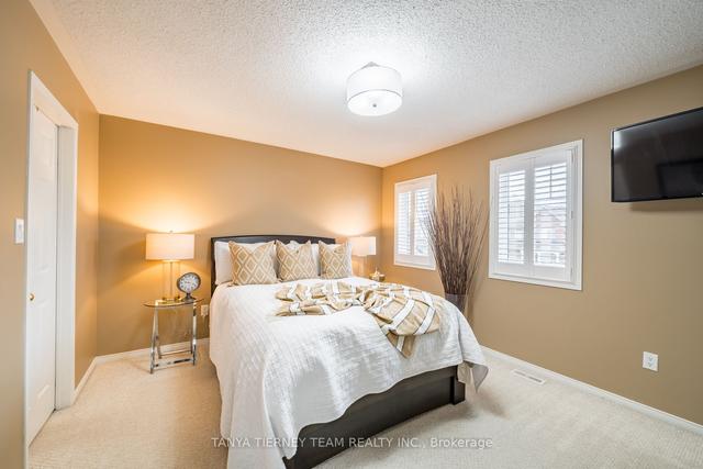 8 Donlevy Cres, House detached with 3 bedrooms, 3 bathrooms and 2 parking in Whitby ON | Image 13