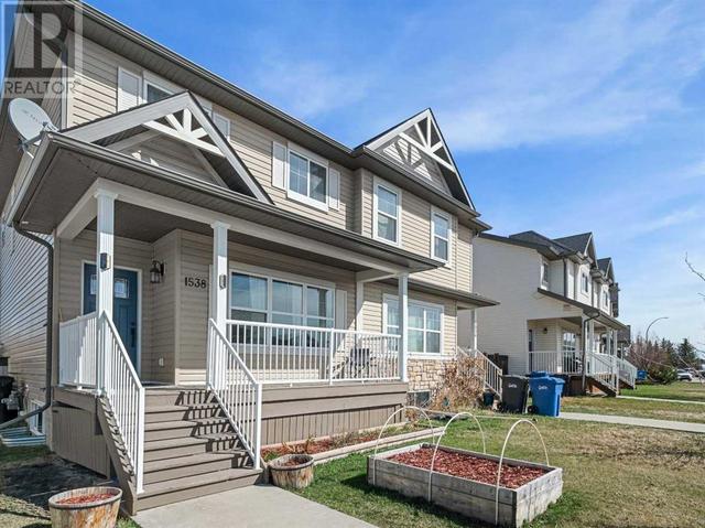 1538 Mcalpine Street, House semidetached with 3 bedrooms, 2 bathrooms and 3 parking in Carstairs AB | Image 3