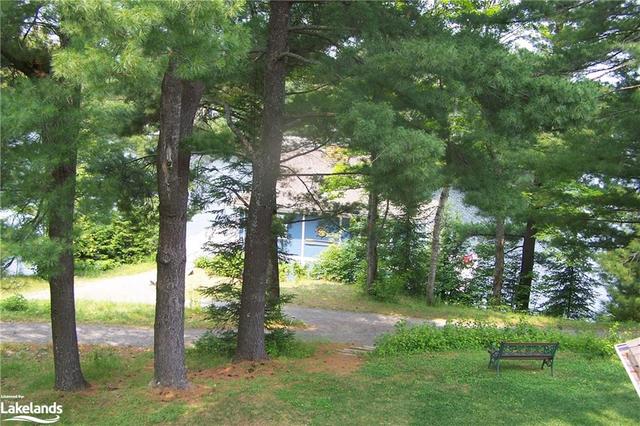 1020 Birch Glen V7. W10 Road, House attached with 3 bedrooms, 1 bathrooms and 2 parking in Lake of Bays ON | Image 4