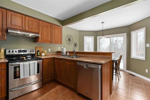 81 Sproule Dr, House detached with 2 bedrooms, 3 bathrooms and 4 parking in Barrie ON | Image 4
