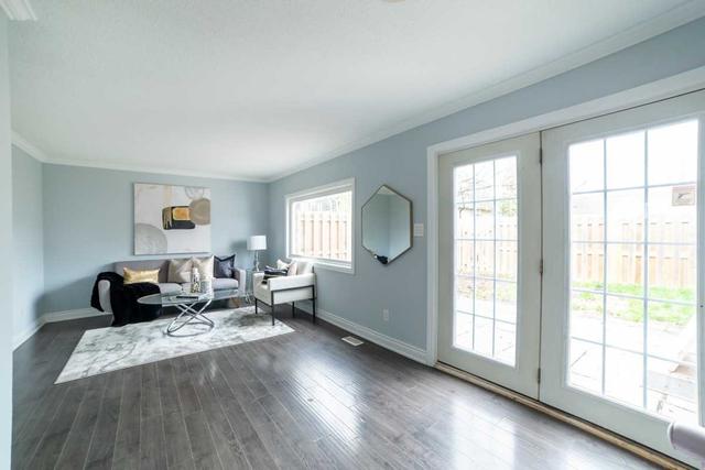 18 - 125 Limeridge Rd W, Townhouse with 3 bedrooms, 2 bathrooms and 2 parking in Hamilton ON | Image 2
