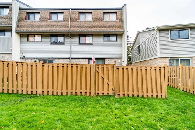 116 Ashton Cres, Townhouse with 3 bedrooms, 2 bathrooms and 2 parking in Brampton ON | Image 33