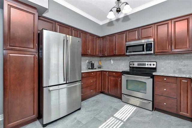 15 Richwood St, House detached with 3 bedrooms, 4 bathrooms and 4 parking in Toronto ON | Image 4