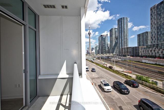 204 - 27 Bathrust St, Condo with 2 bedrooms, 1 bathrooms and 0 parking in Toronto ON | Image 13