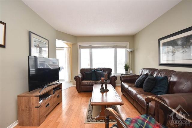 6229 Arbourwood Drive, Townhouse with 3 bedrooms, 3 bathrooms and 3 parking in Ottawa ON | Image 8