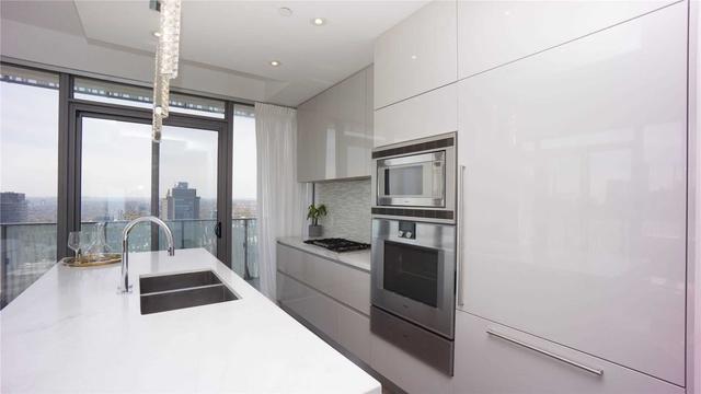 lph4902 - 42 Charles St E, Condo with 2 bedrooms, 3 bathrooms and 1 parking in Toronto ON | Image 6