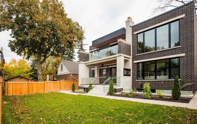 2596 Lake Shore Blvd W, House detached with 4 bedrooms, 5 bathrooms and 5 parking in Toronto ON | Image 32