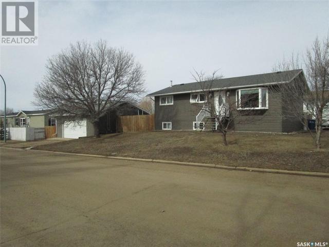 224 Crawford Avenue, House detached with 5 bedrooms, 2 bathrooms and null parking in Coronach SK | Image 1