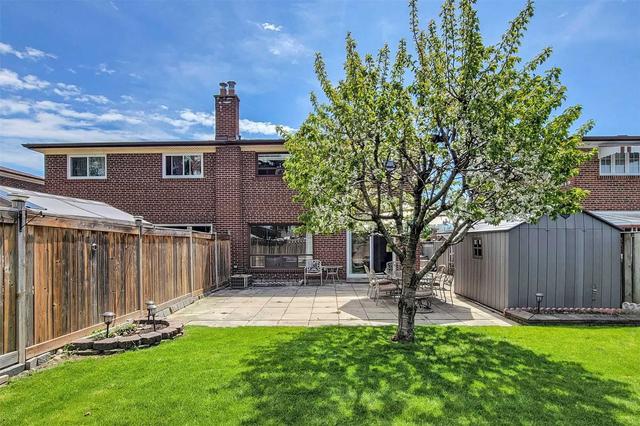 66 Cairnside Cres, House semidetached with 3 bedrooms, 2 bathrooms and 4 parking in Toronto ON | Image 24
