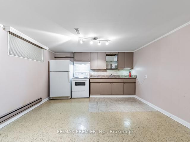 92 Searle Ave, House detached with 3 bedrooms, 2 bathrooms and 4 parking in Toronto ON | Image 17