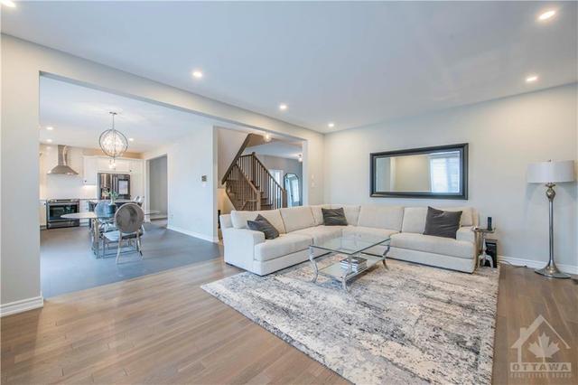 100 Axel Crescent, House detached with 5 bedrooms, 5 bathrooms and 6 parking in Ottawa ON | Image 6