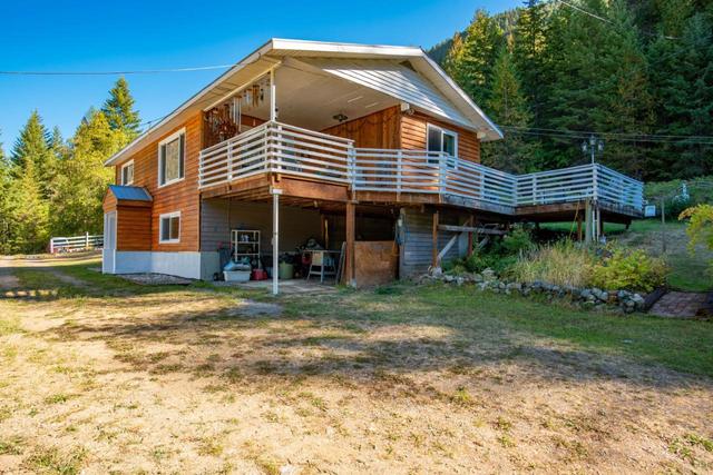 1110 Highway 22, House detached with 3 bedrooms, 1 bathrooms and null parking in Kootenay Boundary B BC | Image 12
