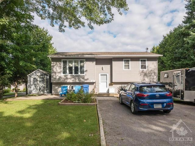 107 - 26 Salmon Side Road, House detached with 3 bedrooms, 2 bathrooms and 4 parking in Rideau Lakes ON | Card Image