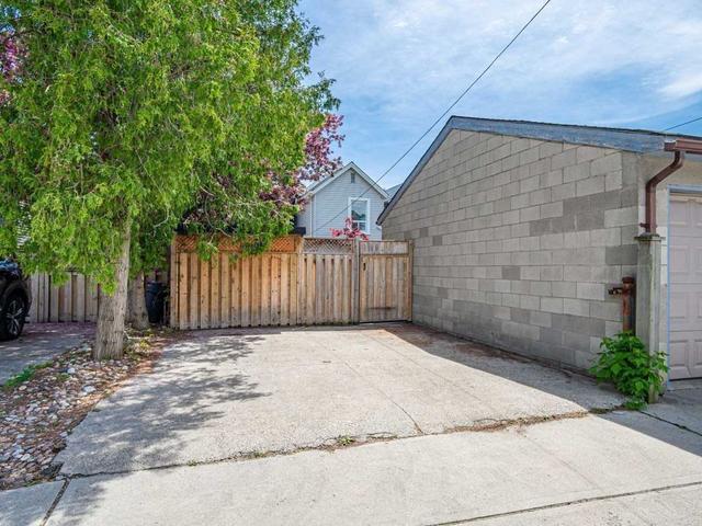 42 Wyndham St, House detached with 3 bedrooms, 2 bathrooms and 2 parking in Toronto ON | Image 10