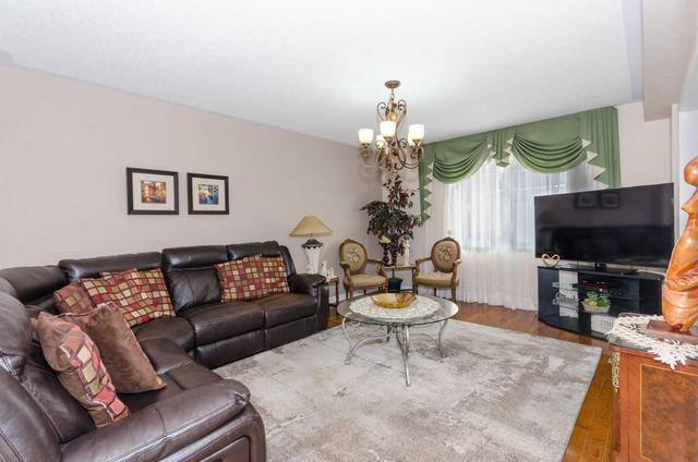 364 Gilpin Dr, House semidetached with 3 bedrooms, 3 bathrooms and 3 parking in Newmarket ON | Image 3