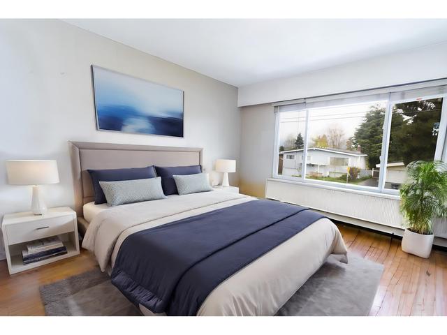 11524 97a Avenue, House detached with 5 bedrooms, 2 bathrooms and 10 parking in Surrey BC | Image 4