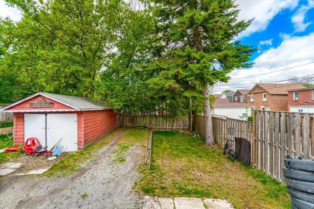 132 Adelaide East Ave, House detached with 3 bedrooms, 1 bathrooms and 4 parking in Oshawa ON | Image 27