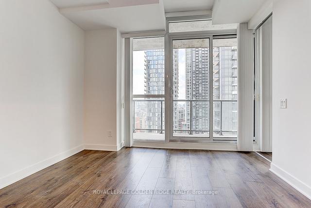 2002 - 290 Adelaide St W, Condo with 1 bedrooms, 1 bathrooms and 0 parking in Toronto ON | Image 10
