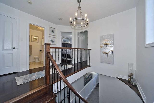 60 Arco Circ, House semidetached with 3 bedrooms, 4 bathrooms and 4 parking in Vaughan ON | Image 3
