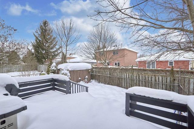 71 Robin Crt, House semidetached with 3 bedrooms, 3 bathrooms and 2 parking in Barrie ON | Image 6