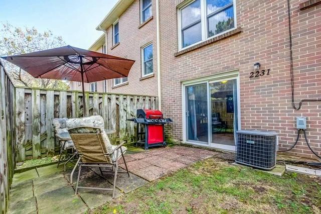 2231 Mountain Grove Ave, Townhouse with 3 bedrooms, 2 bathrooms and 2 parking in Burlington ON | Image 7