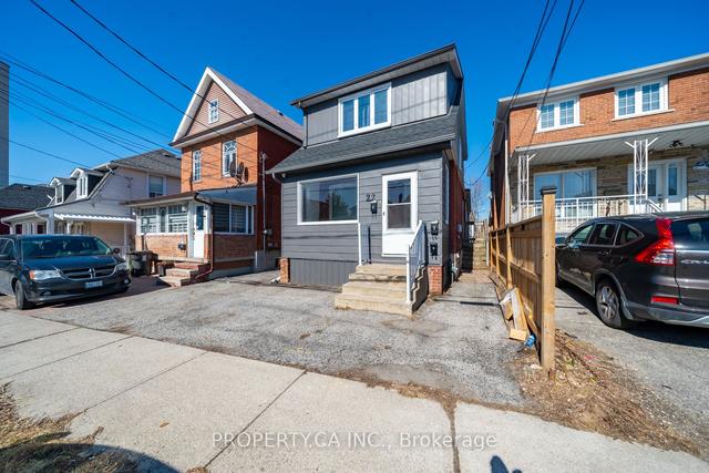 22 Goldwin Ave, House detached with 4 bedrooms, 3 bathrooms and 1 parking in Toronto ON | Image 2