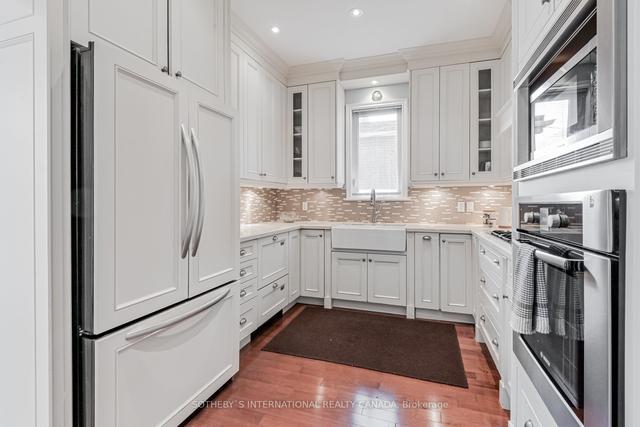525 Markham St, House semidetached with 3 bedrooms, 4 bathrooms and 2 parking in Toronto ON | Image 2