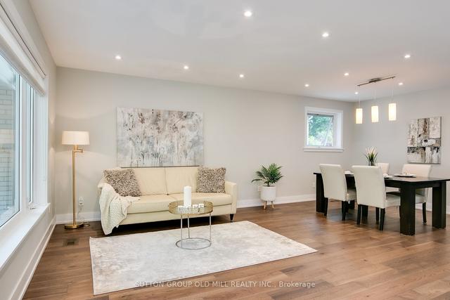 61 Oxenden Cres, House detached with 3 bedrooms, 3 bathrooms and 3 parking in Toronto ON | Image 36