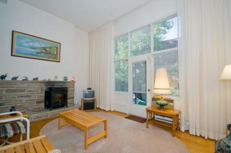 12 Crockamhill Dr, Townhouse with 3 bedrooms, 3 bathrooms and 1 parking in Toronto ON | Image 2