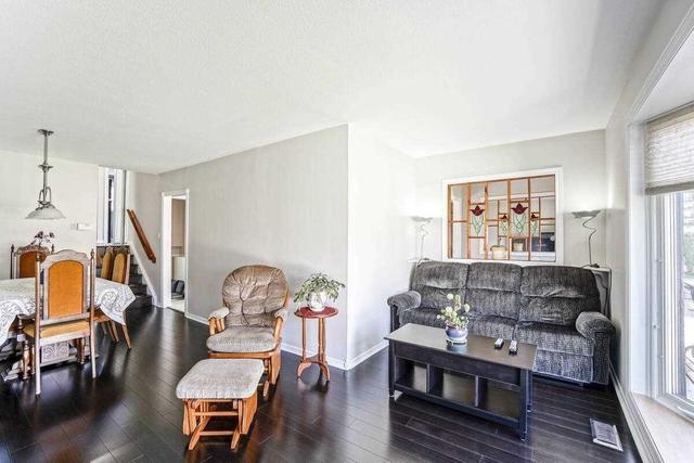 9 Athlone Ave, House semidetached with 3 bedrooms, 2 bathrooms and 3 parking in Brampton ON | Image 2