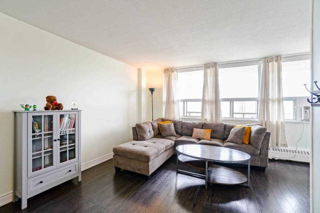 807 - 15 Nicklaus Dr, Condo with 2 bedrooms, 1 bathrooms and 1 parking in Hamilton ON | Image 2