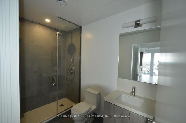1705 - 2020 Bathurst St, Condo with 3 bedrooms, 2 bathrooms and 1 parking in Toronto ON | Image 6