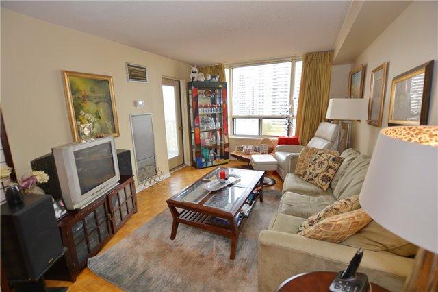 1005 - 100 Upper Madison Ave, Condo with 1 bedrooms, 2 bathrooms and 1 parking in Toronto ON | Image 4
