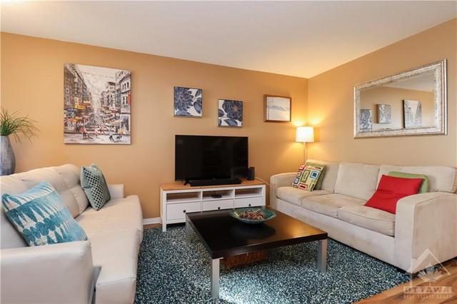 409 Hillsboro Private, Townhouse with 3 bedrooms, 3 bathrooms and 2 parking in Ottawa ON | Image 7