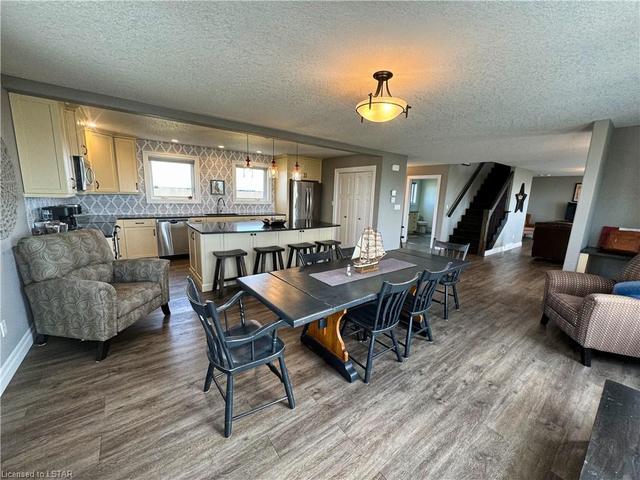 18574 Erie Shore Drive, House detached with 3 bedrooms, 2 bathrooms and 4 parking in Chatham Kent ON | Image 15