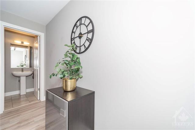 32 Holmwood Avenue, Condo with 2 bedrooms, 3 bathrooms and 1 parking in Ottawa ON | Image 10