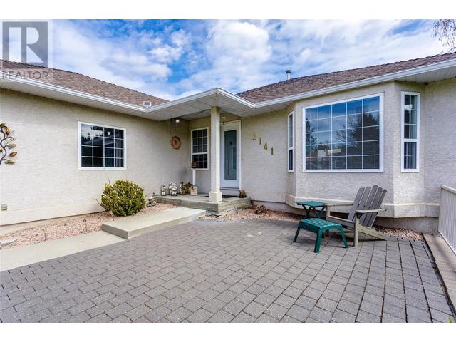 2141 Faulkner Court, House detached with 4 bedrooms, 2 bathrooms and 2 parking in West Kelowna BC | Image 11