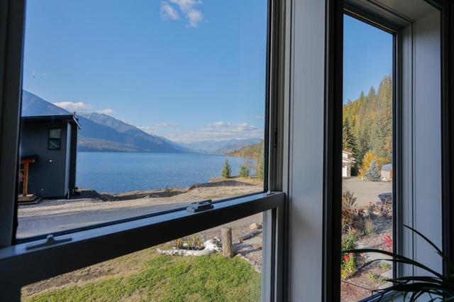 810 Silver Cove Drive, House detached with 5 bedrooms, 3 bathrooms and 4 parking in Silverton BC | Image 3