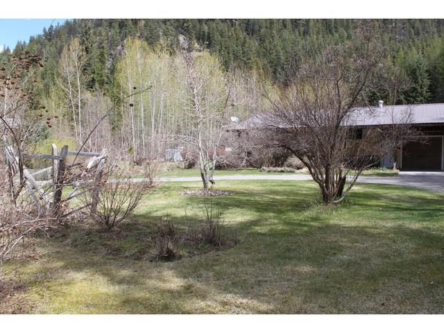 226 Burton Main Road, House detached with 3 bedrooms, 2 bathrooms and null parking in Central Kootenay K BC | Image 37