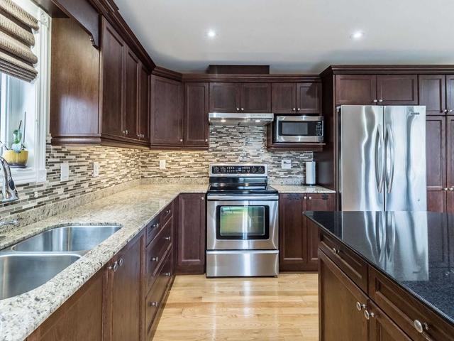 41 Bronze Cres, House detached with 3 bedrooms, 3 bathrooms and 6 parking in Bradford West Gwillimbury ON | Image 6