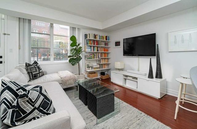 105 - 415 Jarvis St, Townhouse with 2 bedrooms, 1 bathrooms and 1 parking in Toronto ON | Card Image