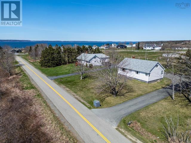 43 Belle Vue St, House detached with 5 bedrooms, 1 bathrooms and null parking in Clare NS | Image 45
