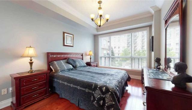 211 - 2 Maison Parc Crt, Condo with 2 bedrooms, 1 bathrooms and 2 parking in Vaughan ON | Image 5