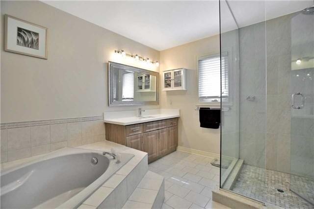 40 Holbrook Crt, House detached with 4 bedrooms, 4 bathrooms and 6 parking in Markham ON | Image 3